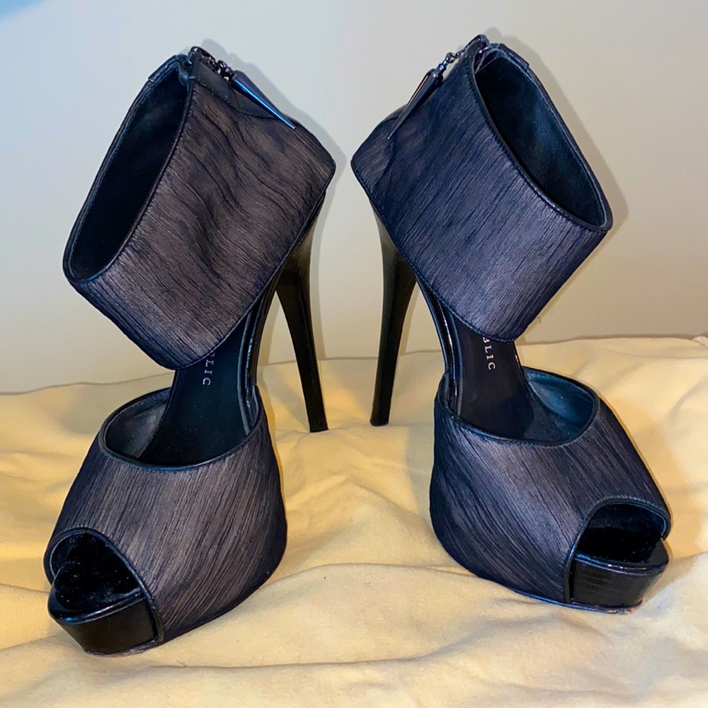 Aria Platform Sandal in Black